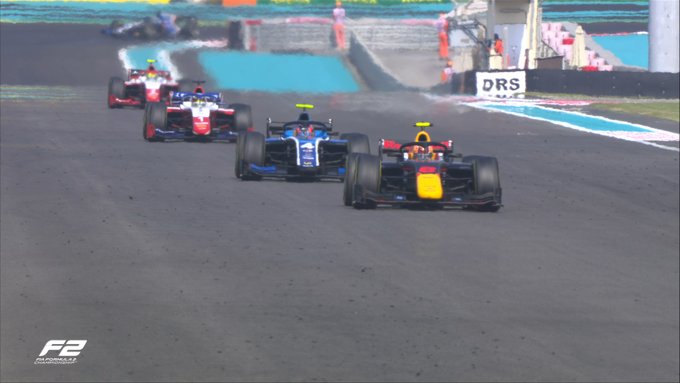 Оскар Пиастри выиграл титул чемпиона мира Формулы-2, Джехан Дарувала победил в первой гонке в Абу-Даби
