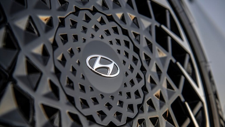 Hyundai раскрыл цены и комплектации на новый электрокроссовер Ioniq 5