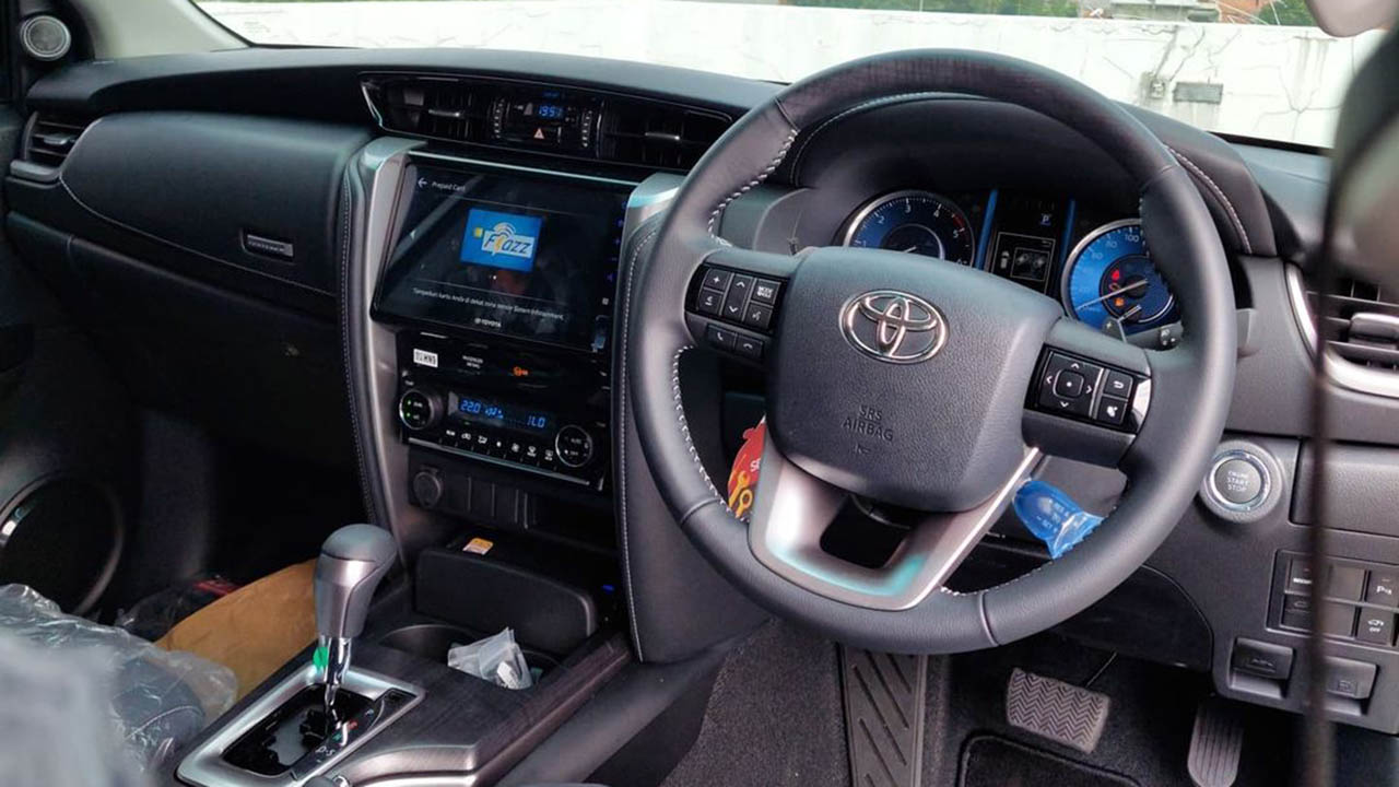 Компания Toyota начала продажи обновленного внедорожника Fortuner GR Sport