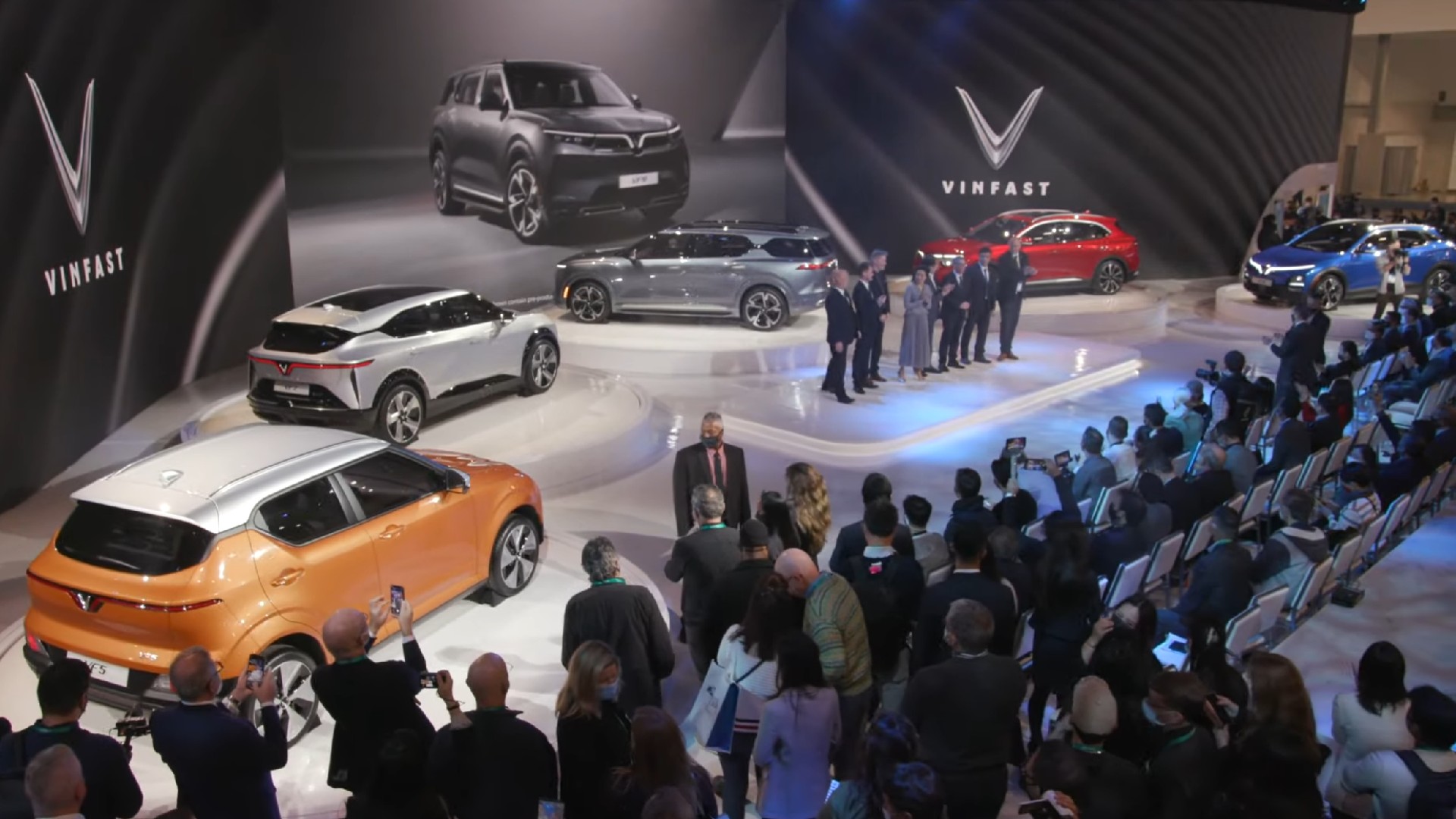 VinFast представил электрические внедорожники VF5, VF6 и VF7 на выставке CES 