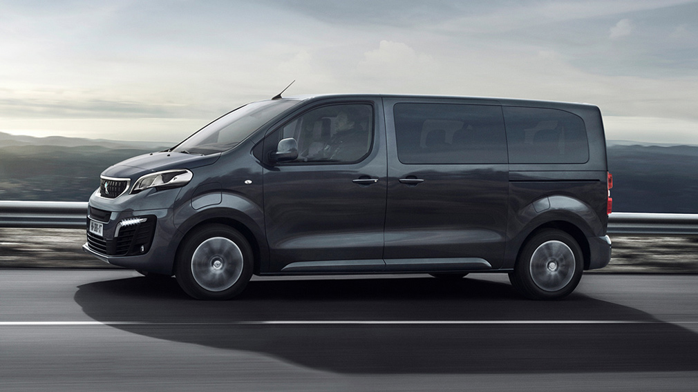 Марка Peugeot пополнила свою линейку электрокаров новыми e-Rifter и e-Traveler