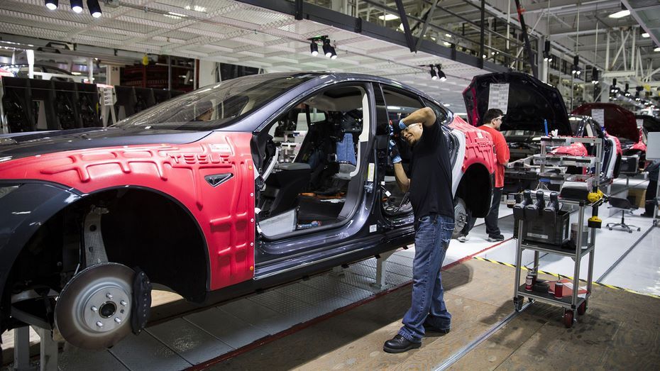 Tesla Motors неожиданно уволила несколько сотен сотрудников