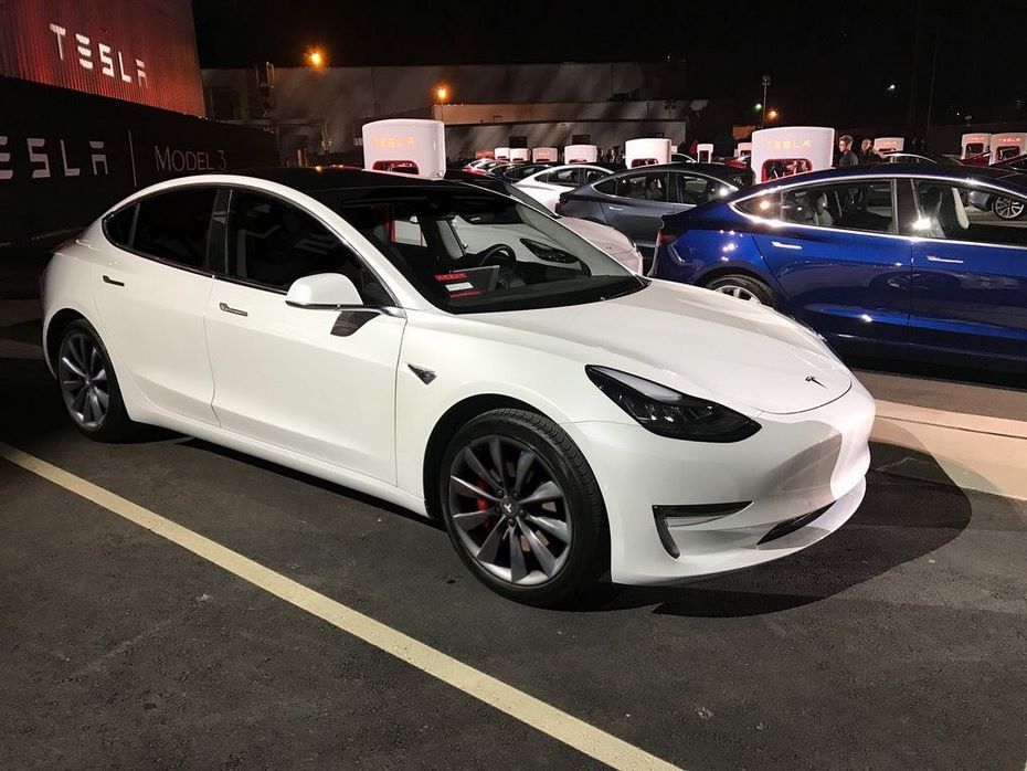 Tesla Model 3 официально появится в России уже в 2018 году