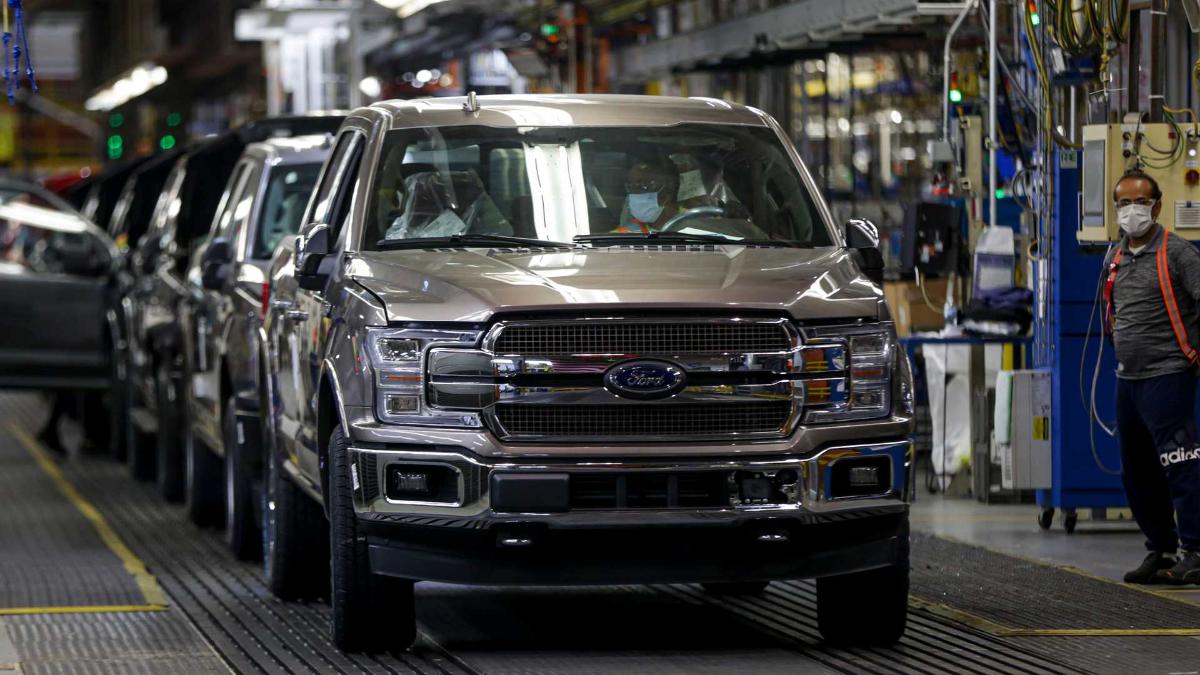 Ford не будет отпускать своих рабочих на летних отпуск 