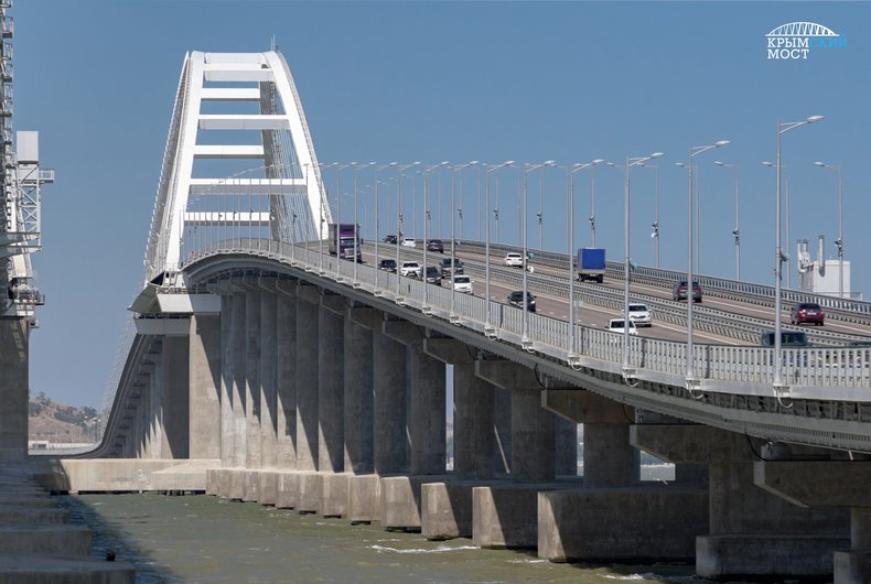 Число проехавших зимой по Крымском мосту авто выросло на 17,5%