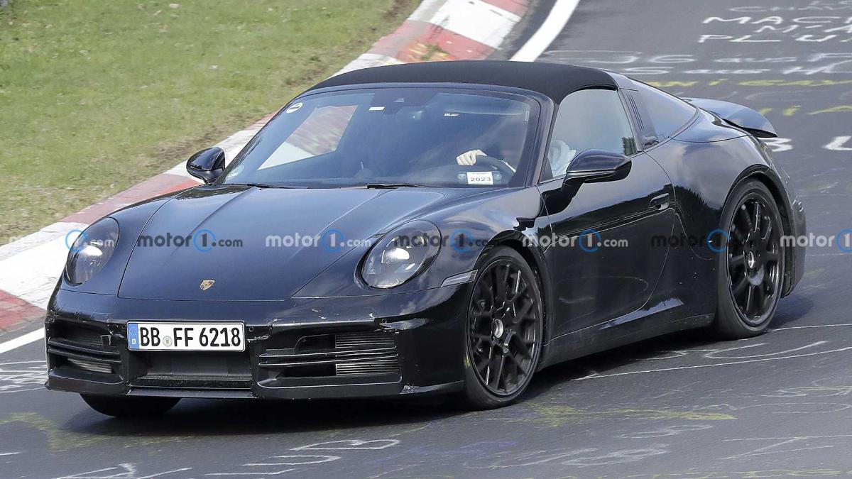 Появились первые фотографии обновленного Porsche 911 Targa 