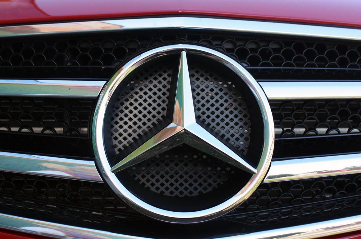 Новые Mercedes-Benz в России отправят на ремонт