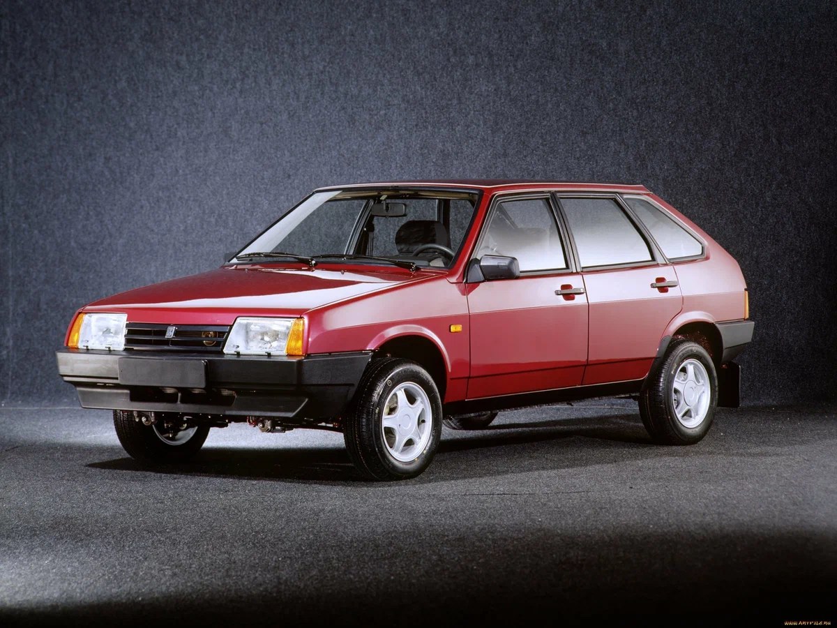 Машина времени на колесах: как менялись цены на авто в России