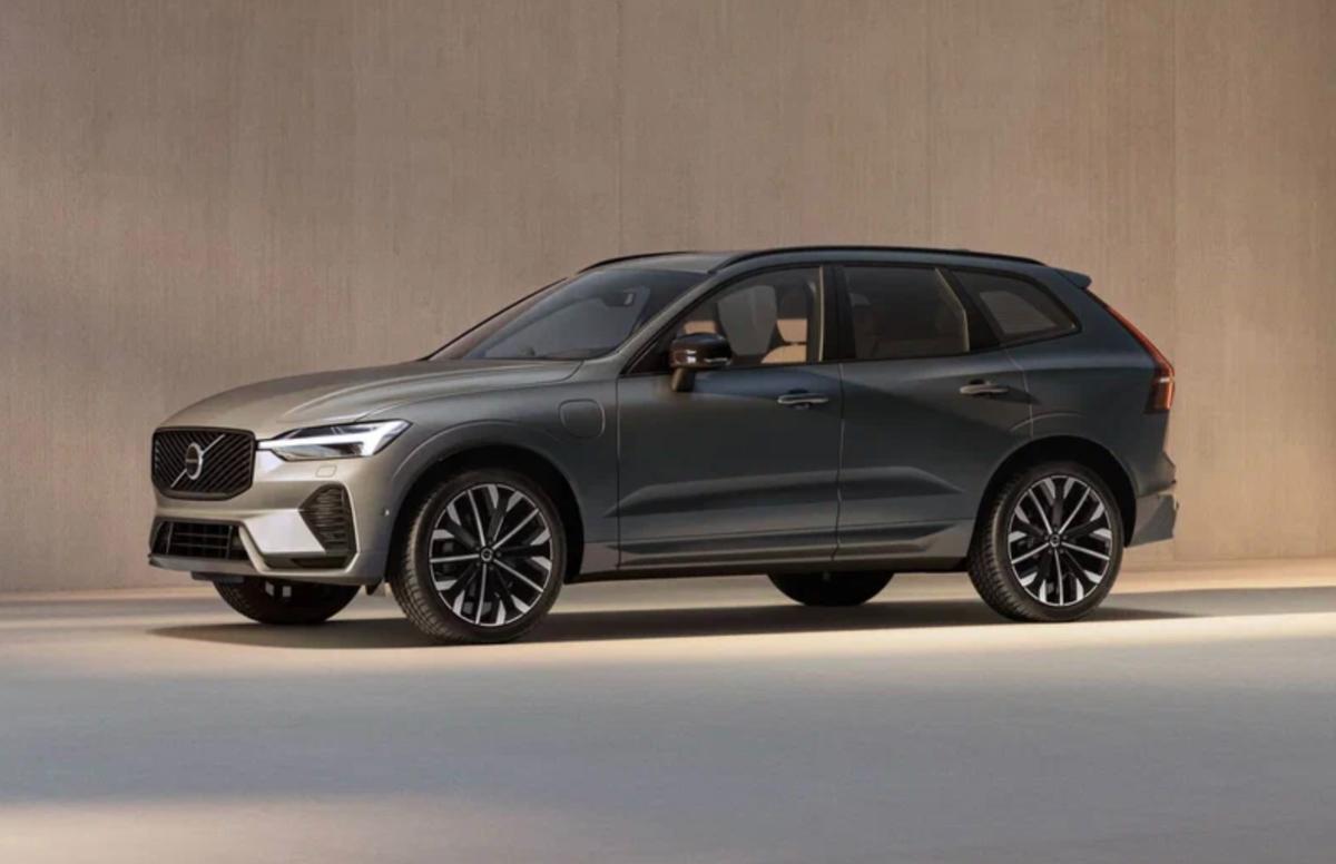 До России добрались новейшие Volvo XC60 II второй рестайлинг 2025 года: цены и комплектации 
