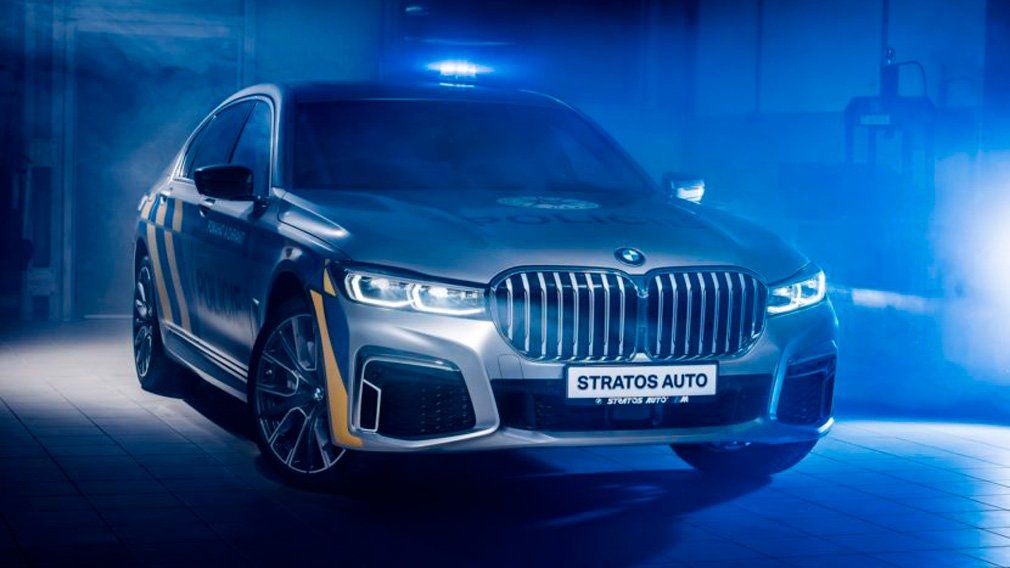 Компания BMW показала полицейские модели 745Le xDrive