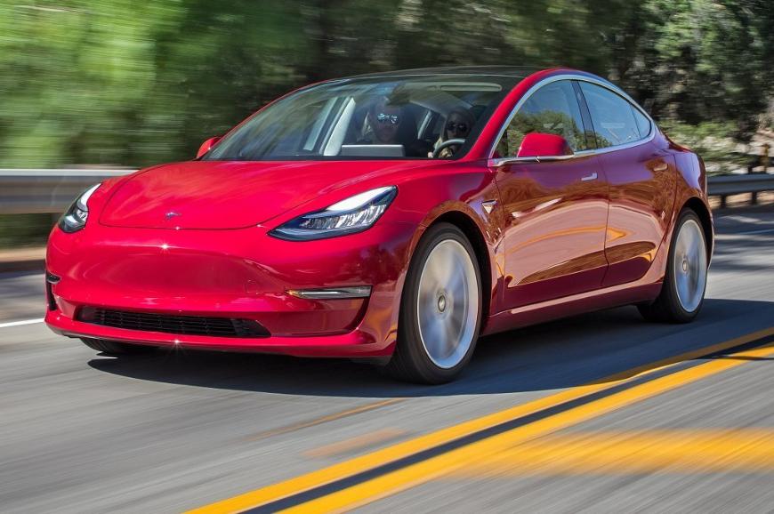 Любитель электрокаров случайно заказал 27 Tesla Model 3