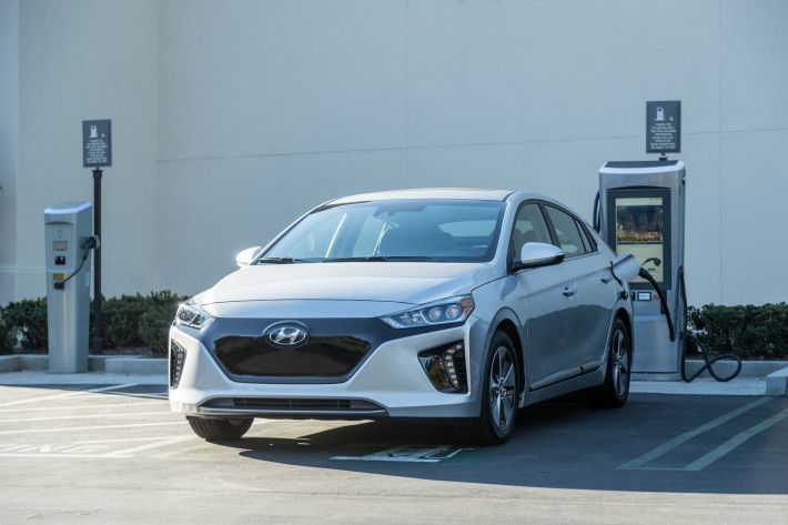 Hyundai форсирует электрокар Ioniq в 2020 году увеличенной батареи