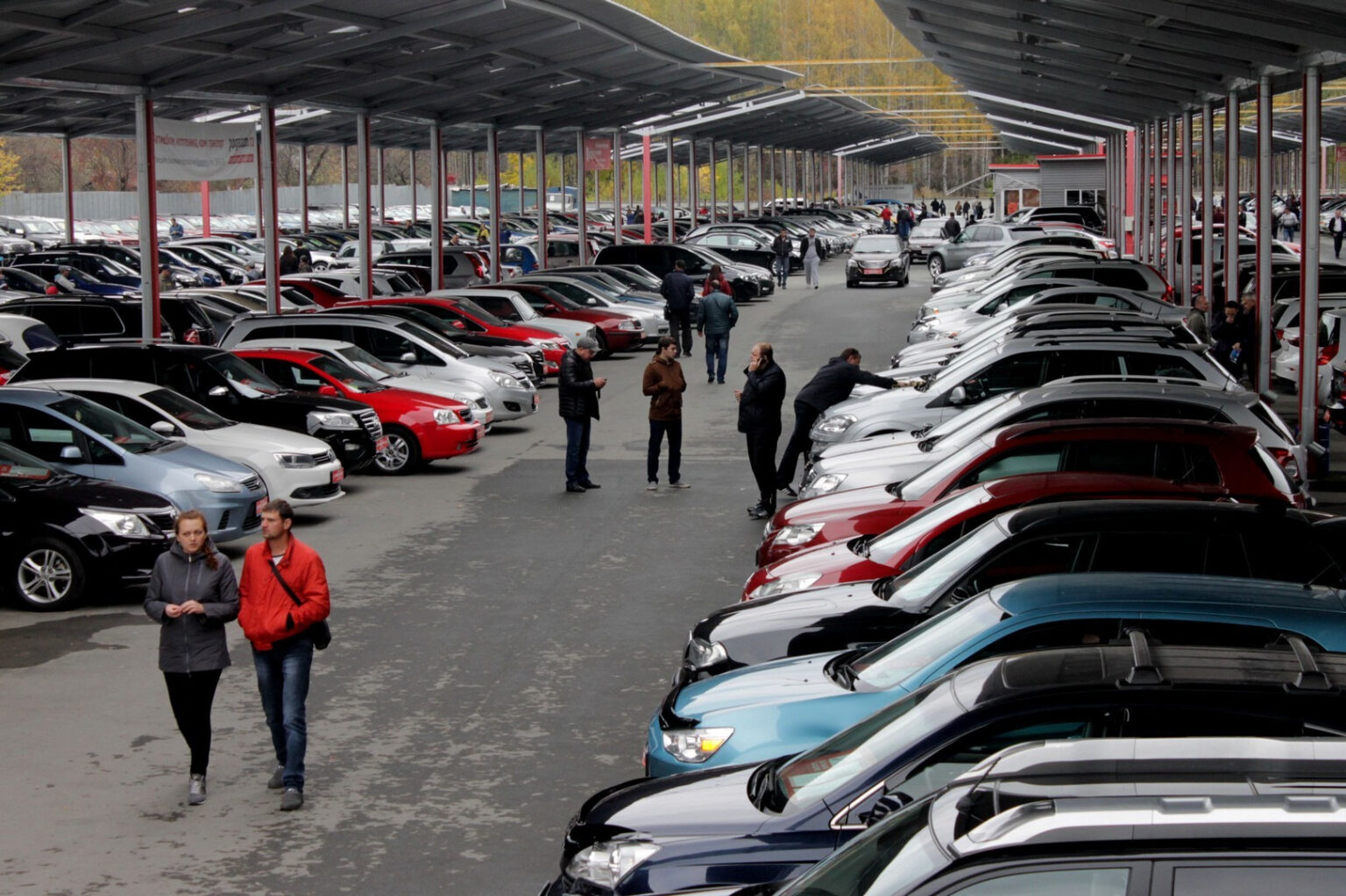 DROM: средний срок продажи автомобилей со вторичного рынка России вырос до 36 дней в октябре 2022 года