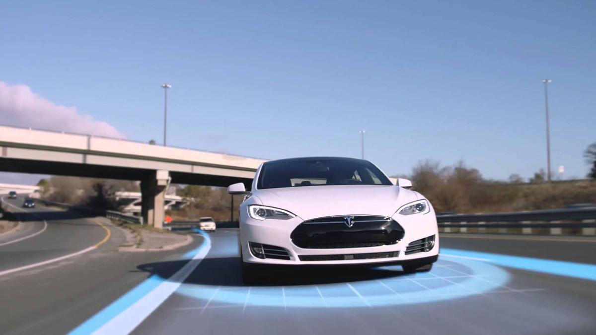 Компания Tesla хочет увеличить число тестирующих автопилот водителей в 10 раз