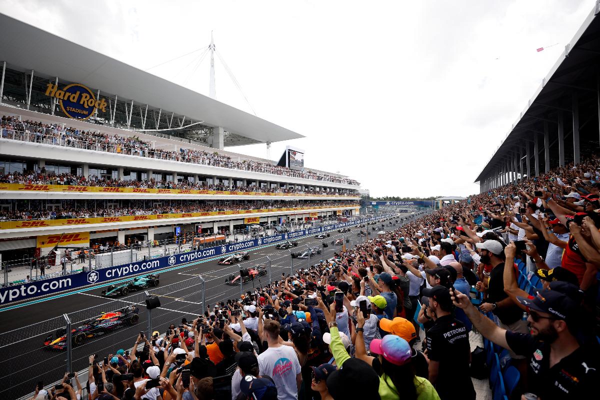 Макс Ферстаппен выиграл Гран-при Майами при старте с 9-го места