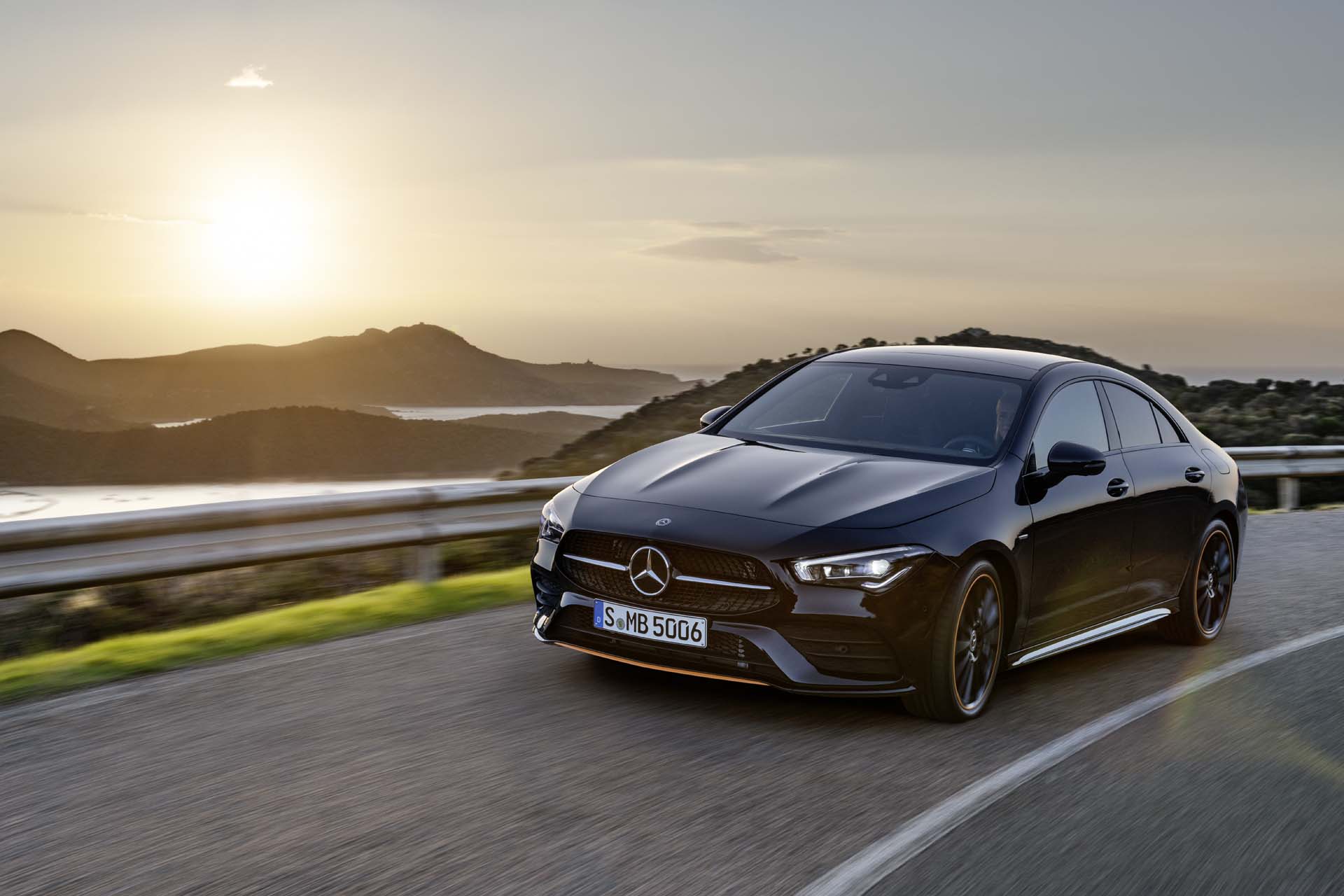 Компания Mercedes-Benz из-за неисправности начнет отзыв 1,3 млн автомобилей в апреле 2021 года