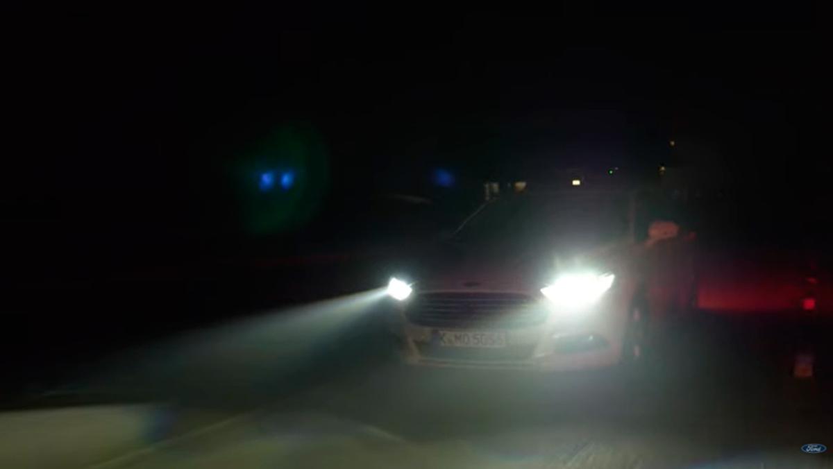 Компания Ford тестирует уникальную технологию ночного освещения 