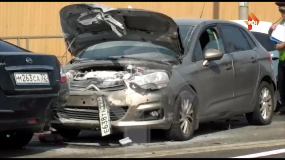 В результате ДТП четырех автомобилей на Калужском шоссе погиб человек (видео)