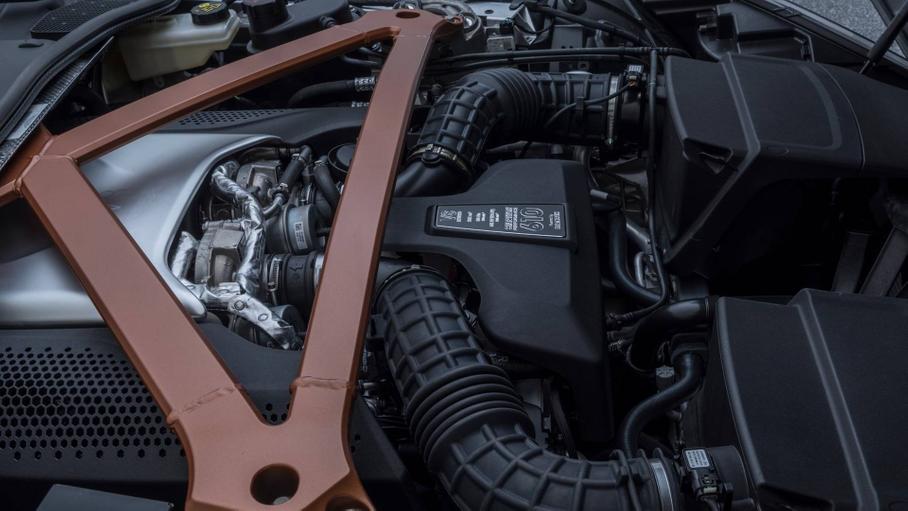 Aston Martin заменит двигатель AMG гибридной «шестеркой»