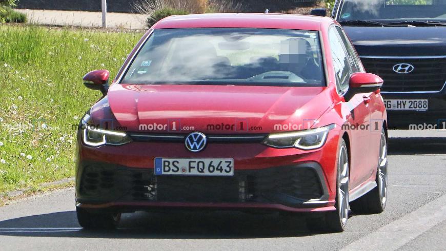 На тестах замечен прототип обновленного VW Golf в исполнении GTI TCR 