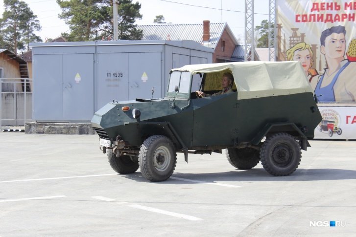 Автолюбитель из Новосибирска восстановил военную машину 1944 года