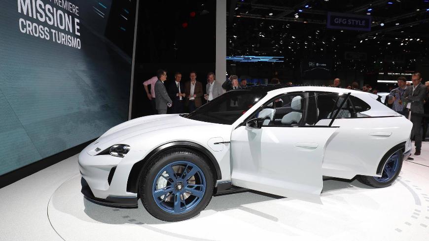 Электрический универсал Porsche Taycan Cross Turismo дебютирует в конце 2020 года