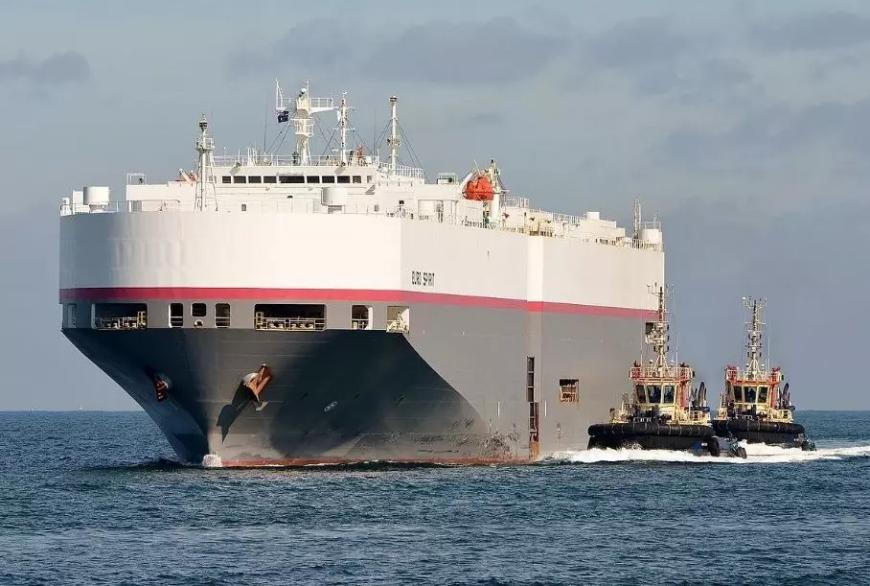 Корабль с новыми Nissan почти неделю дрейфовал у берегов США 