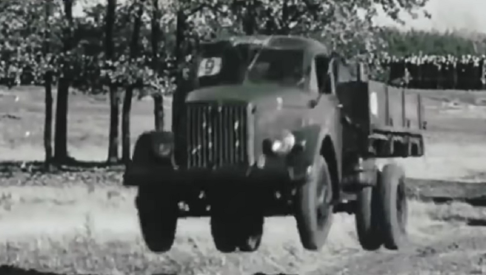В Сети заметили редчайший трехосный грузовик ГАЗ-51