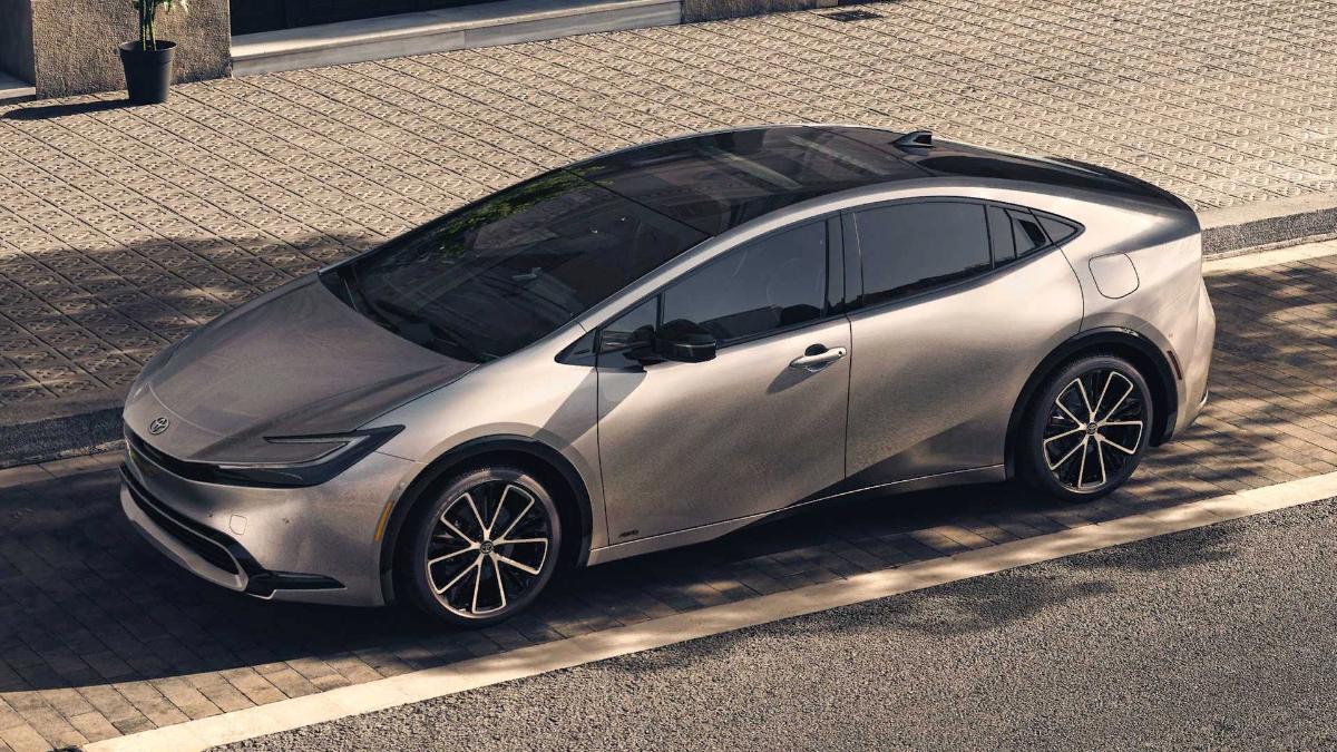 Toyota предложила выгодную программу аренды гибридного Toyota Prius