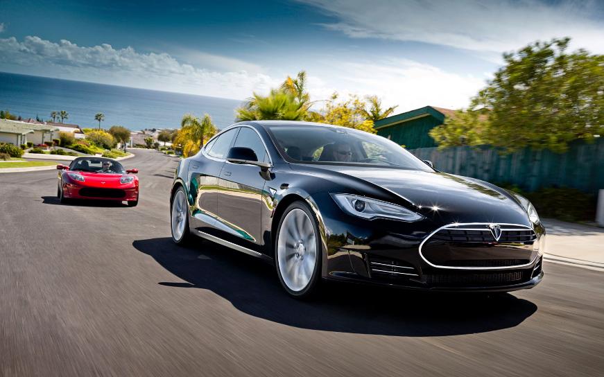 Электромобили Tesla начнут самостоятельно искать место для парковки