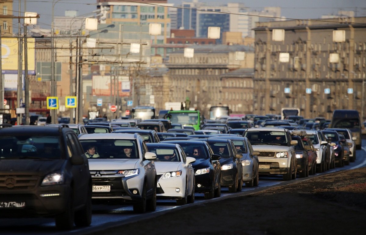 В РФ в 2021 году насчитывается 45 млн легковых автомобилей