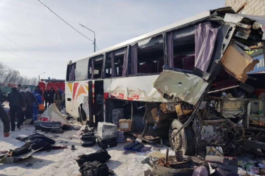 Автобус из Еревана попал в ДТП в Воронежской области (видео)