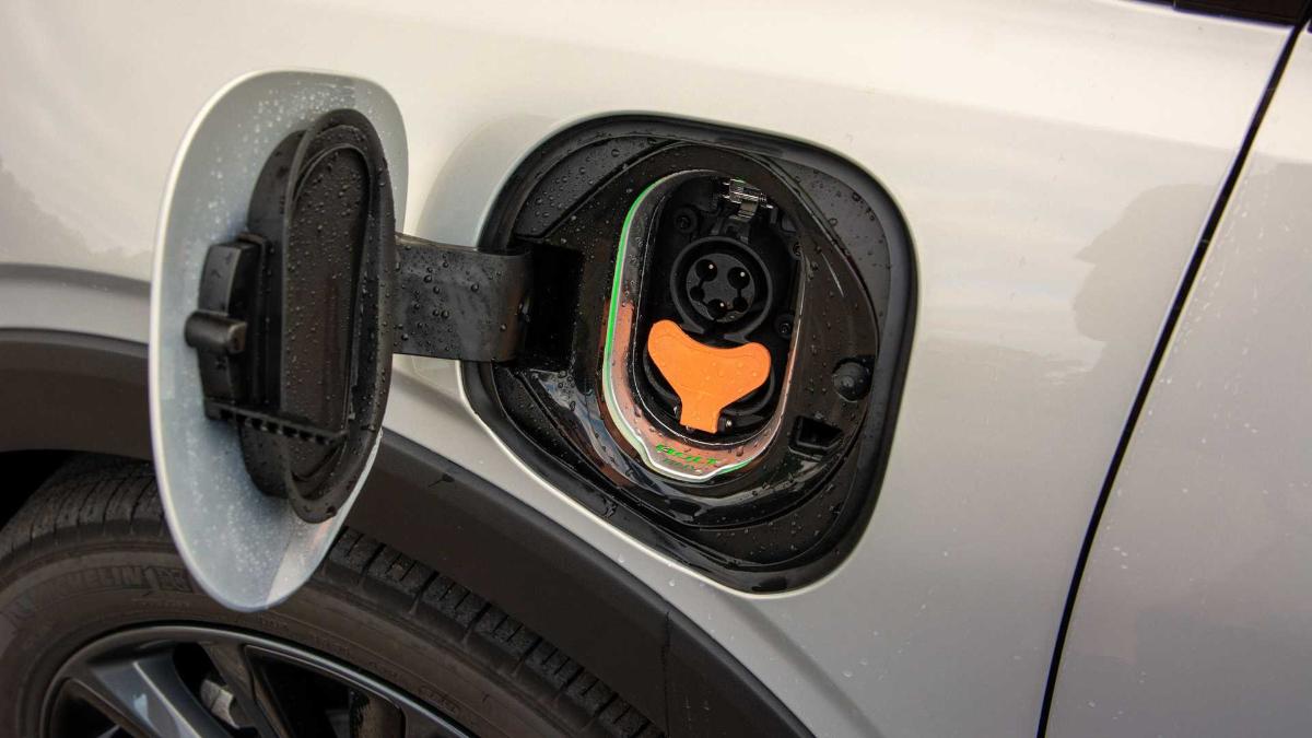 Концерн GM установит 40 000 зарядных станций для электромобилей в США и Канаде