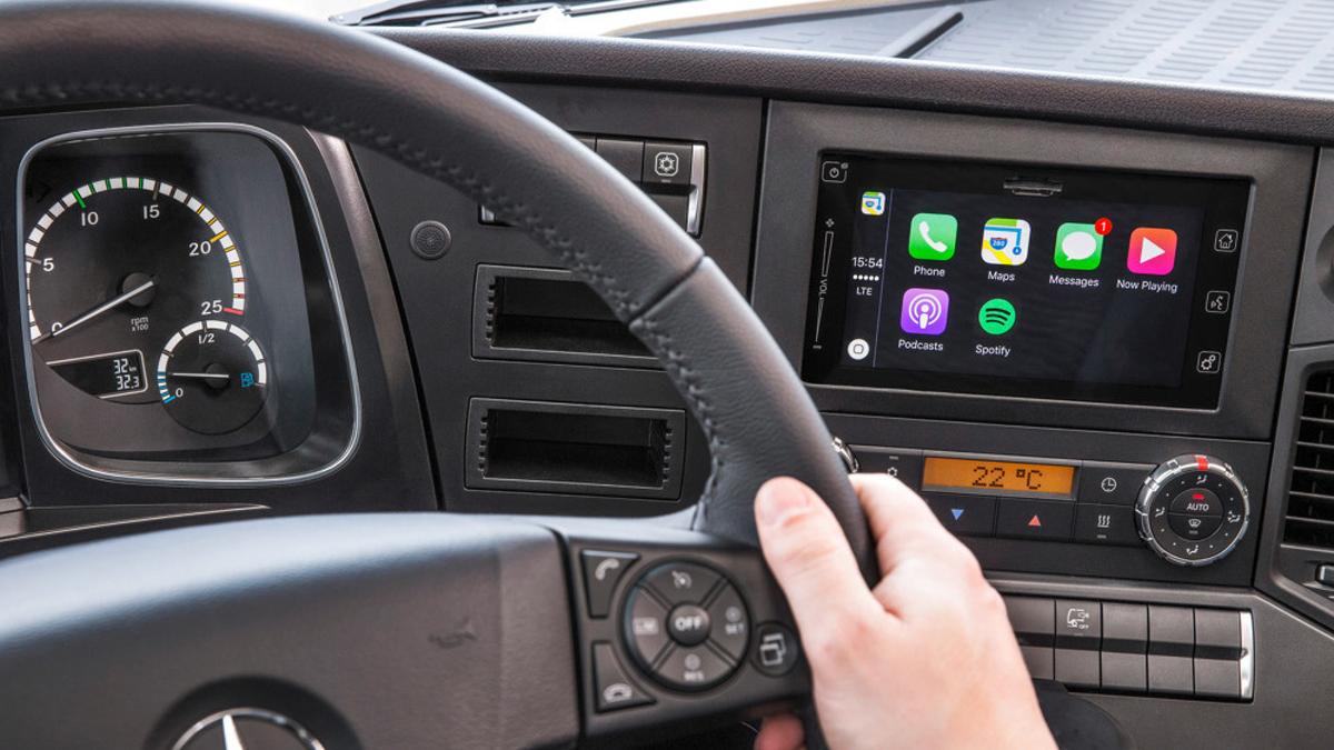 Спряжение смартфона с сервисами Apple CarPlay/Android Auto может быть не безопасно