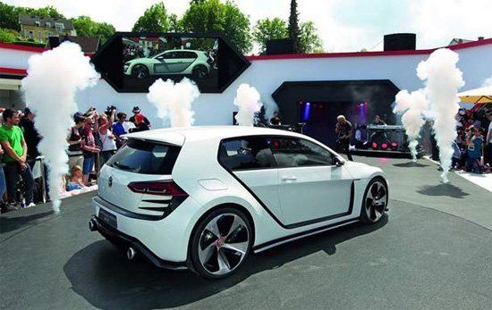 Тест-драйв VW Golf нового поколения будет существенно отличаться от предыдущей модели смотреть видео, видеобзор, комплектации, характеристики авто, фото, цены в России на сайте Carsweek