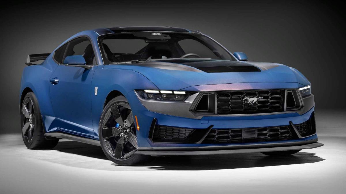 Мощнейший Ford Mustang Dark Horse 2024 получит легкие карбоновые колеса