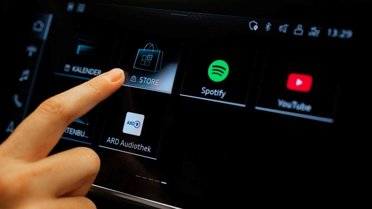Некоторые приложения на мультимедийный системах Audi будут работать без смартфонов