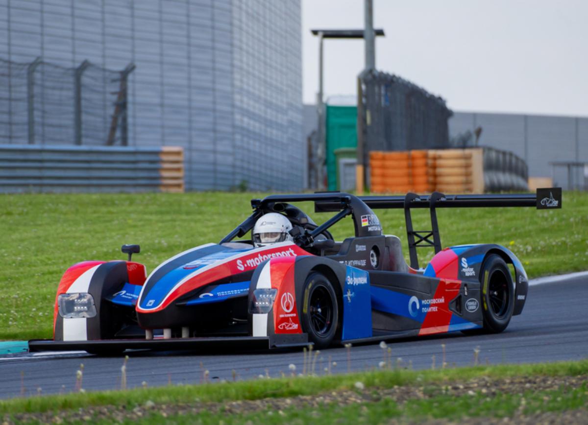 Студенты из России построили первый в стране гибридный спортпрототип 
