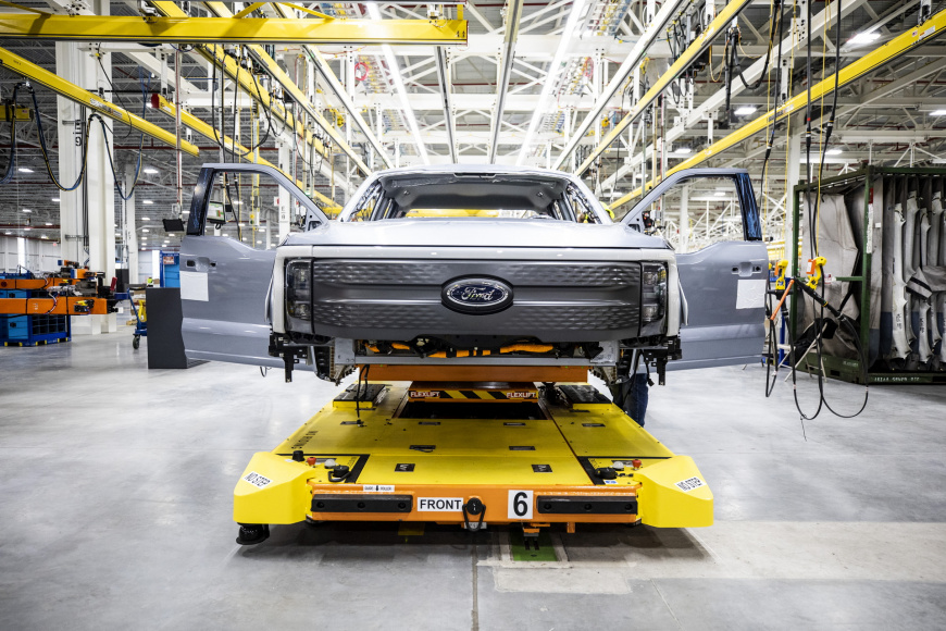Компания Ford намерена увеличить производство электропикапов F-150 в два раза