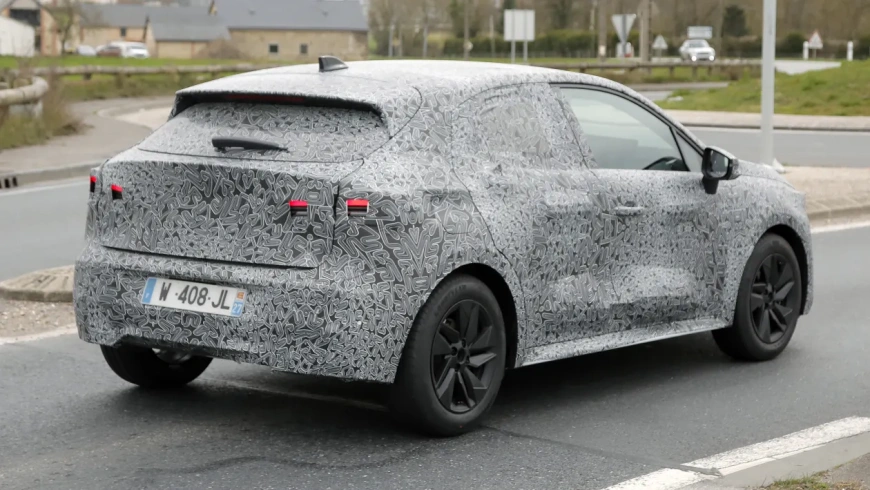 Renault Clio Mk6 spy shots-3.webp Renault Clio Mk6 spy shots-3.webp