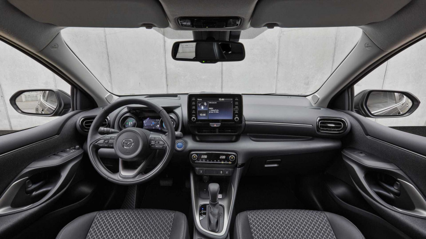 В Европе представлен хэтчбек Mazda2 2022 модельного года 