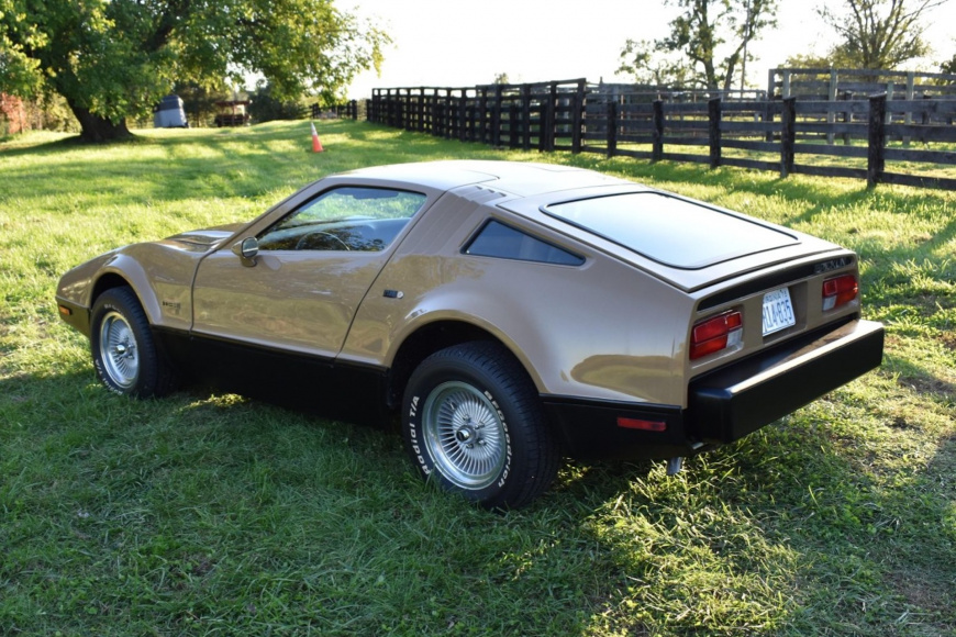 На аукционе продается экзотический Bricklin SV-1 1975 года 