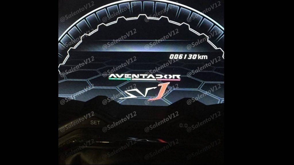 Панель приборов Lamborghini Aventador SVJ 