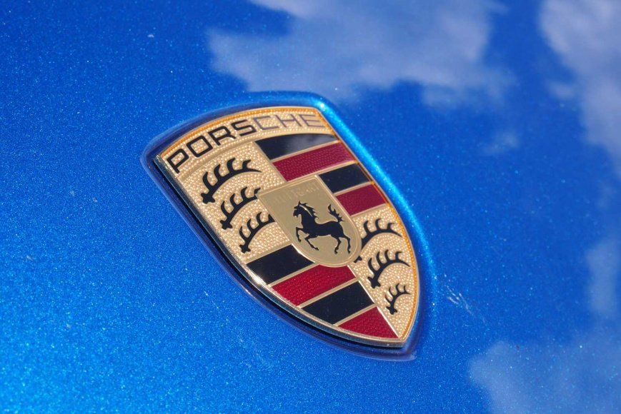 2017-Porsche-Macan-GTS-Badge-01.jpg