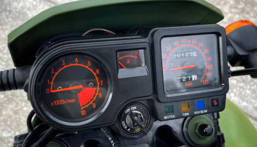 panel_priborov_HDT_M1030M1.jpg