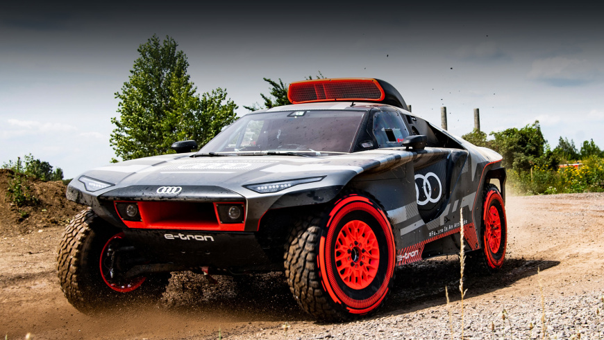 Сможет ли Audi RS Q E-Tron обогнать раллийный Audi Dakar?
