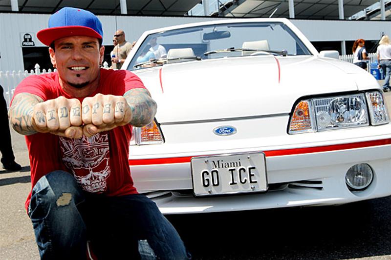 Vanilla Ice показал Mustang 5.0, который снимался в клипе на песню "Ice Ice Baby"