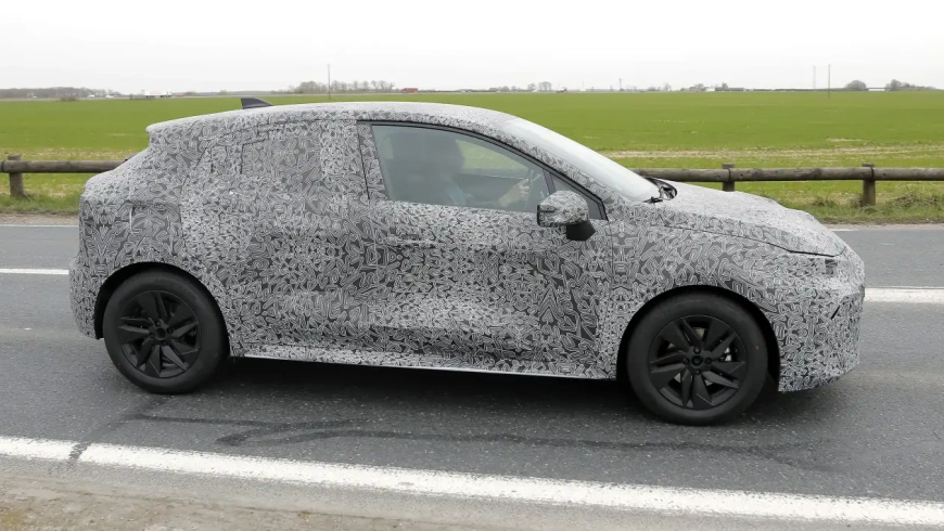 Renault Clio Mk6 spy shots-2.webp Renault Clio Mk6 spy shots-2.webp