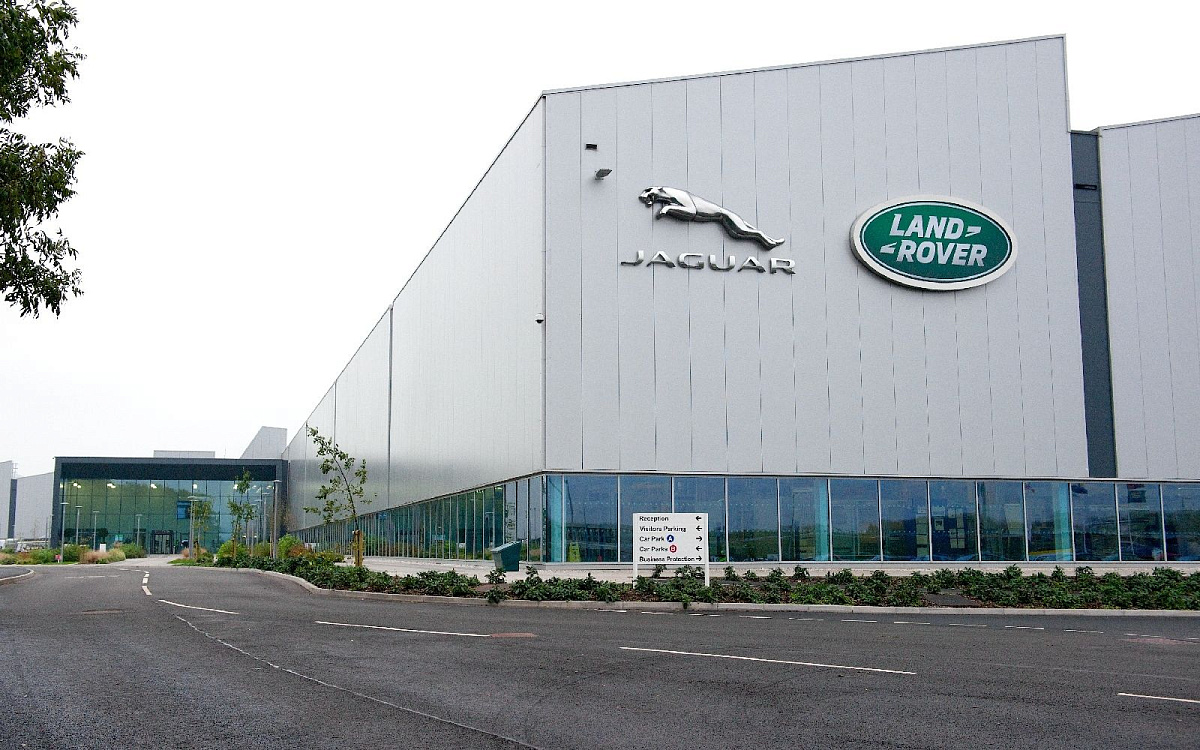 Jaguar Land Rover теряет 562 млн рублей в день: кибератака подростков-хакеров парализовала весь концерн