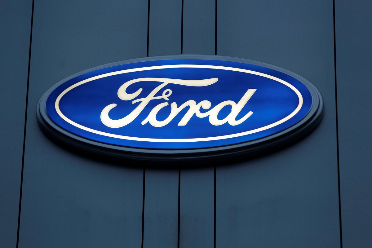 Компания Ford запатентовала беспилотник для машины